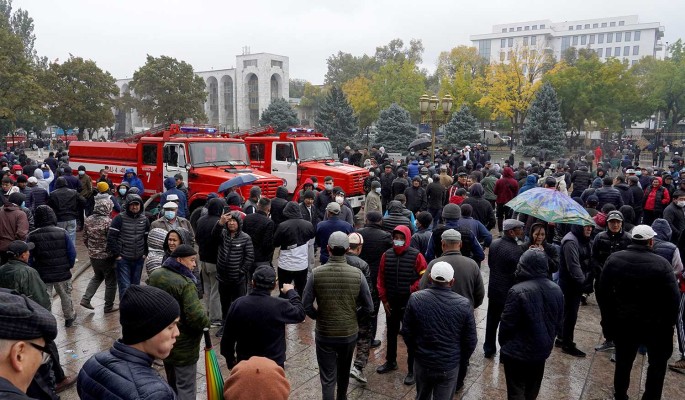 Россия отреагировала на беспорядки в Киргизии: Призываем проявить мудрость