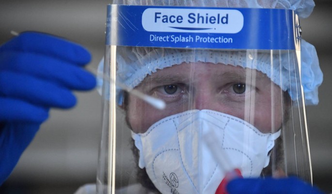Сколько необходимо носить маску сделавшим прививку от коронавируса людям