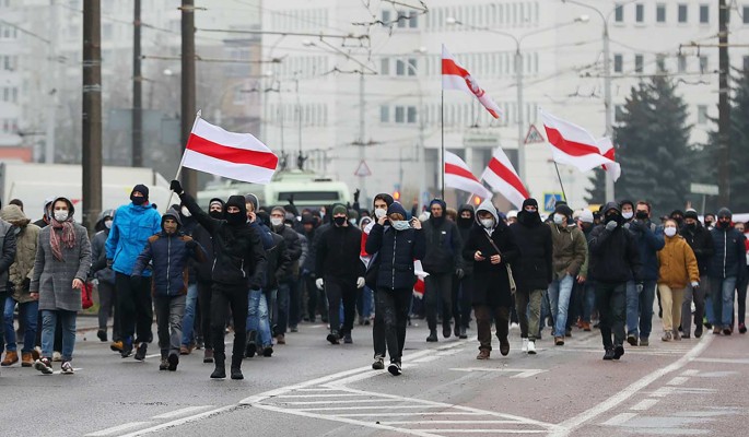 Белорусский дипломат: Протестующих поддерживают тысячи чиновников