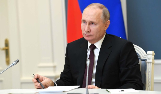 Песков сделал заявление о вакцинации Путина: Ждал завершения всех формальностей