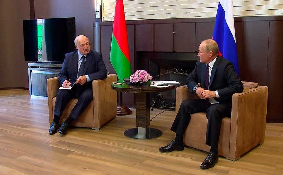 Политолог объяснил заявление Путина про Белоруссию: Настаивает на транзите власти