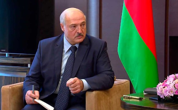 Эксперт Абзалов: Байден покончит с многовекторностью Лукашенко