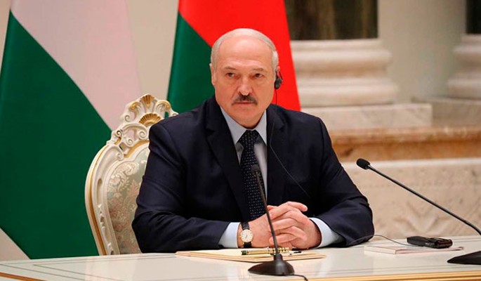 Политолог Ищенко: Лукашенко не знает, что делать с Белоруссией