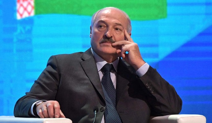 "Понимает, что поддержки в народе у него нет": важные оговорки Лукашенко на Всебелорусском народном собрании
