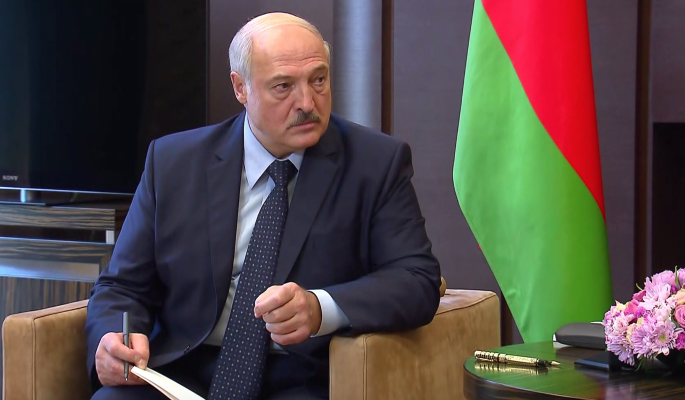 СМИ: Самолет Лукашенко не пустили в воздушное пространство Украины
