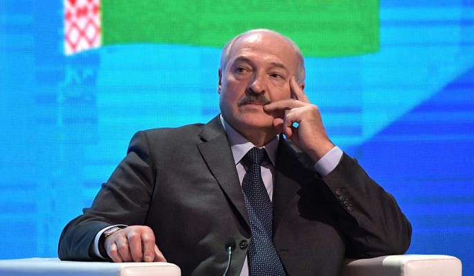 Время мешает Лукашенко пойти путем Каддафи – политолог Николюк