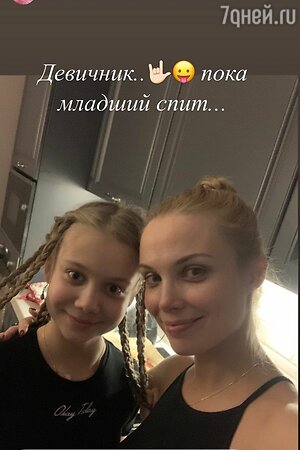 Татьяна Арнтгольц поделилась фото с девичника после рождения сына