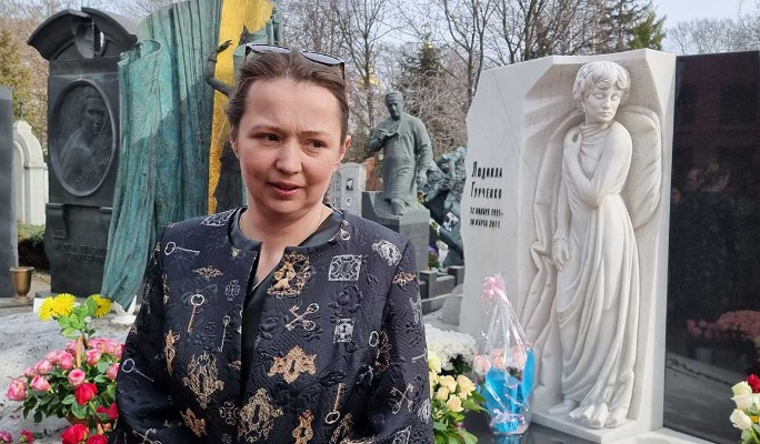 Внучка на могиле Гурченко сделала громкое заявление о новых судах за наследство