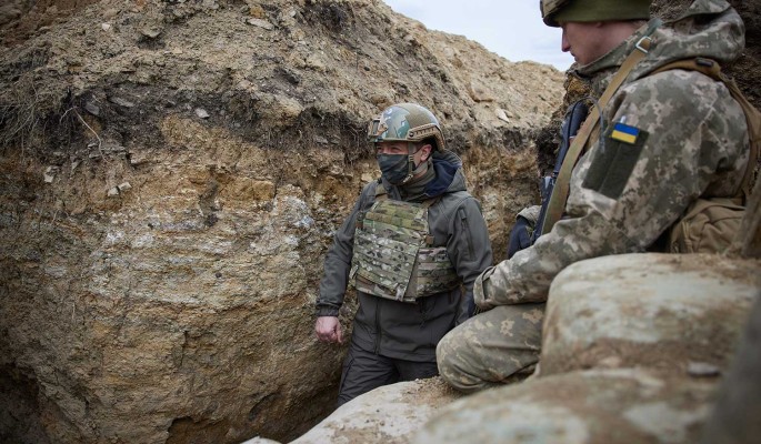 Эксперт Рогов: Зеленский получил установку от США на начало войны в Донбассе
