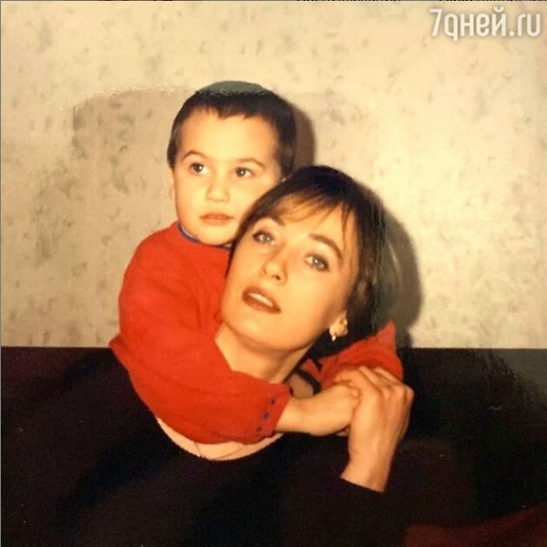 Лариса Гузеева поделилась редким снимком с сыном