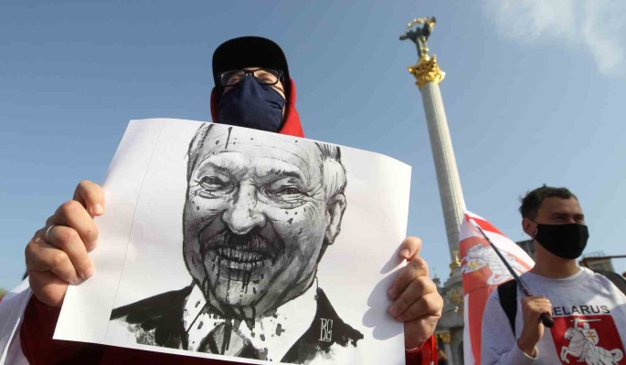 Политолог Карбалевич: Заставить белорусов полюбить власть и Лукашенко уже не смогут 