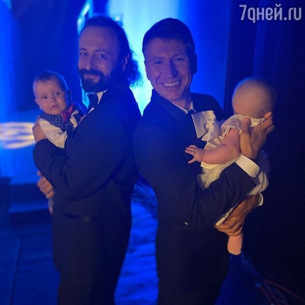 «Новоиспеченные отцы»: Ягудин показал Авербуха с маленьким ребенком на руках 
