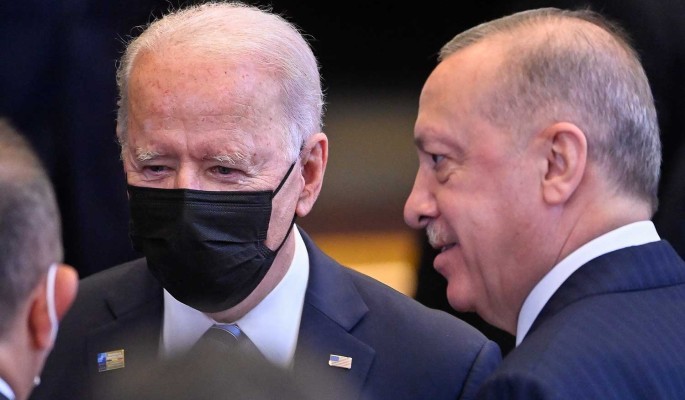 Эрдоган намерен обсудить с Байденом признание Косово