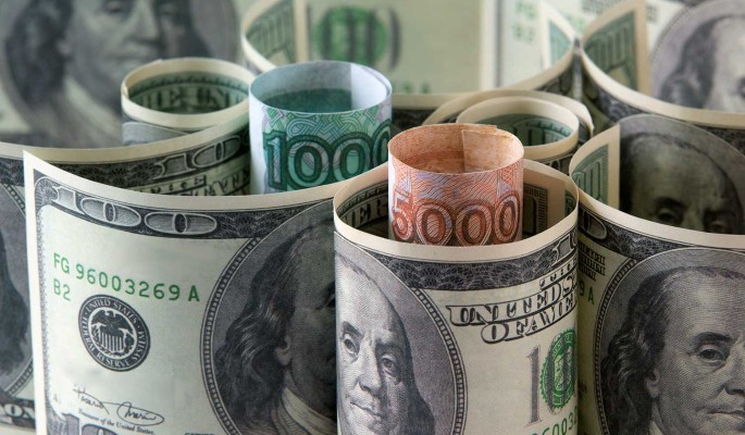 Впервые с лета 2020-го: курс доллара опустился ниже 71 рубля
