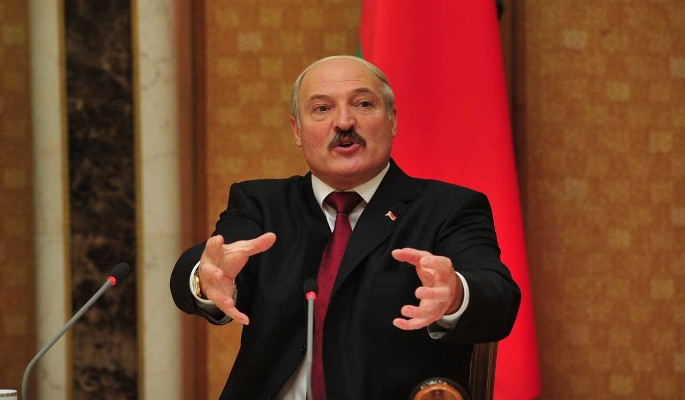 Лукашенко обвинил США в попытке развязать войну с помощью беженцев