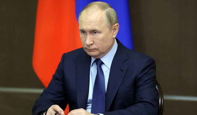 Путин выступил за освобождение 100 тысяч осужденных из колоний