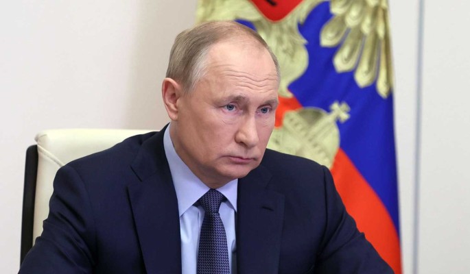 Путин заставляет США гадать о своих намерениях – Bloomberg