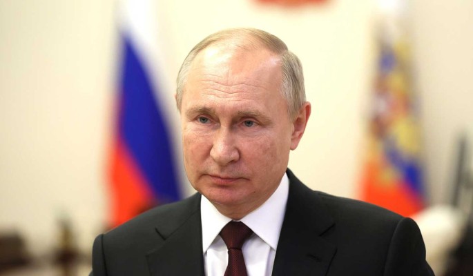 "Взял оружие и напал на государство": Путин назвал организаторов конфликта в Казахстане
