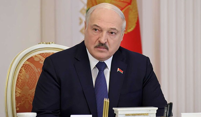 Лукашенко заявил о готовности разместить в Белоруссии "сверхъядерное оружие"