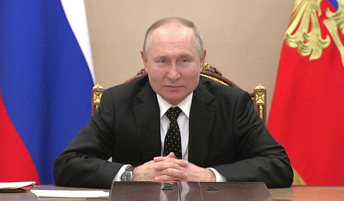 Путин запретил россиянам переводить валюту за рубеж