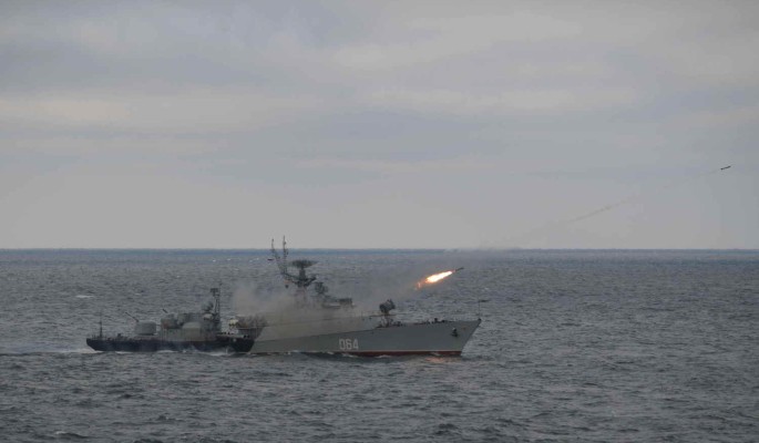 Турция отказалась закрывать черноморские проливы для военных кораблей России