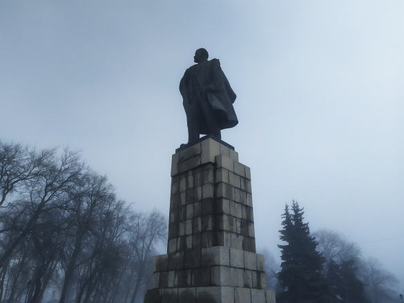 И Ленин – такой молодой: Как выглядят памятники вождю в разных уголках России
