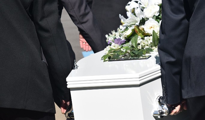 "Покойся с миром!": народ рыдает у гроба знаменитого российского артиста