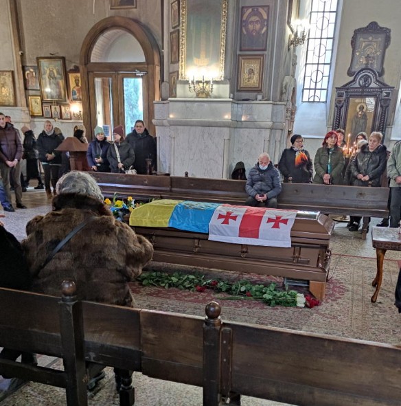 Позорище: гроб проклинавшего Россию Кикабидзе накрыли флагом Украины 