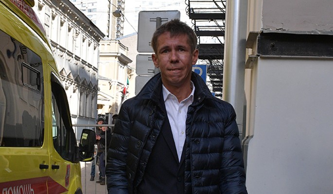 В полном отчаянии: Вернувшийся в Россию скандалист Панин пал на колени перед влиятельным мужчиной 
