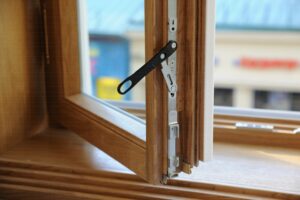 Особенности ремонта деревянных окон