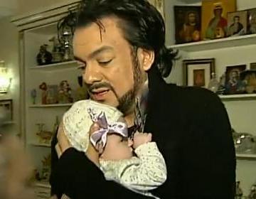 Филипп Киркоров показал свою дочь Аллу-Викторию