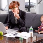 Работа для мам в декрете: 5 идей заработка