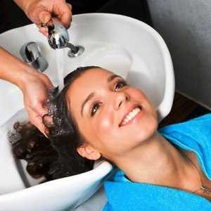 Как правильно мыть волосы