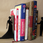 Зачем нужен держатель для книг?