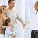 Стоит ли пользоваться услугами платного врача?