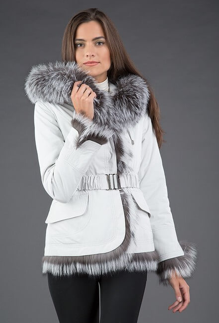 Что такое женская пихора: отличие от пуховика и парки