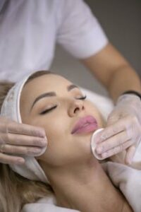 Чистка лица в салоне: лучшие методы