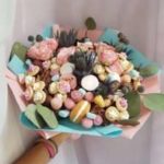 Съедобный букет из конфет: всегда удивительный и оригинальный подарок