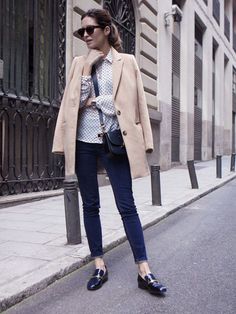 С чем носить женские лоферы?