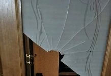 Рифленое стекло для межкомнатных дверей: где уместно, как выбрать, как вставить в дверь