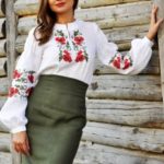 Жіночій образ в вишитому платті