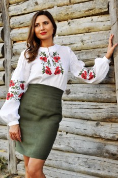 Жіночій образ в вишитому платті