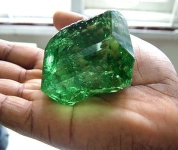 Изумруд: камень, который может цениться дороже алмазов