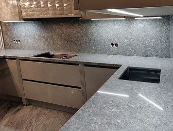 Особенности кухонных столешниц из искусственного камня