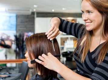 Круглосуточная парикмахерская: почему это удобно?