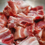 Как выбрать мясо для сочного шашлыка?