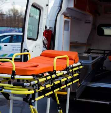 Как перевозить лежачих больных?