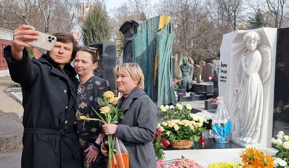 Внучка на могиле Гурченко сделала громкое заявление о новых судах за наследство
