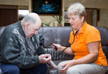 В чем преимущества проживания в доме престарелых?