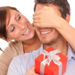 Как выбрать подарок мужу?